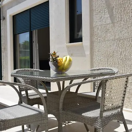 Apartament Jakov *